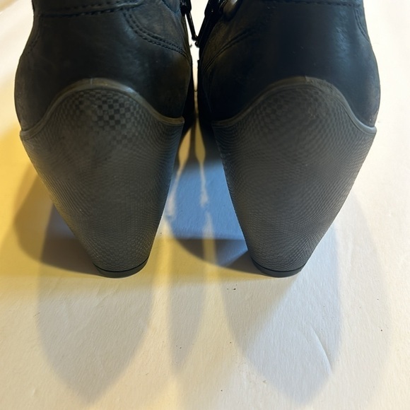 Ecco black soft suede pebbles sculptured with cone heel low cut zip up booties - Picture 3 of 12